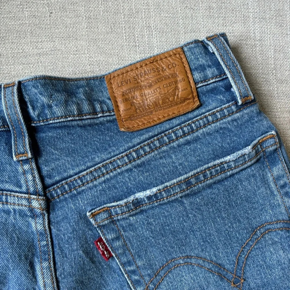 Levi’s Premium Wedgie Straight Jeans Jive Tone Medium Blue Wash Size 25 - Picture 5 of 8
